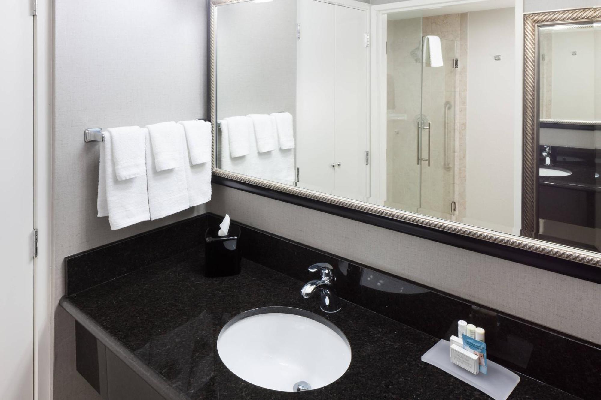 Courtyard By Marriott Waco Hotel Bagian luar foto