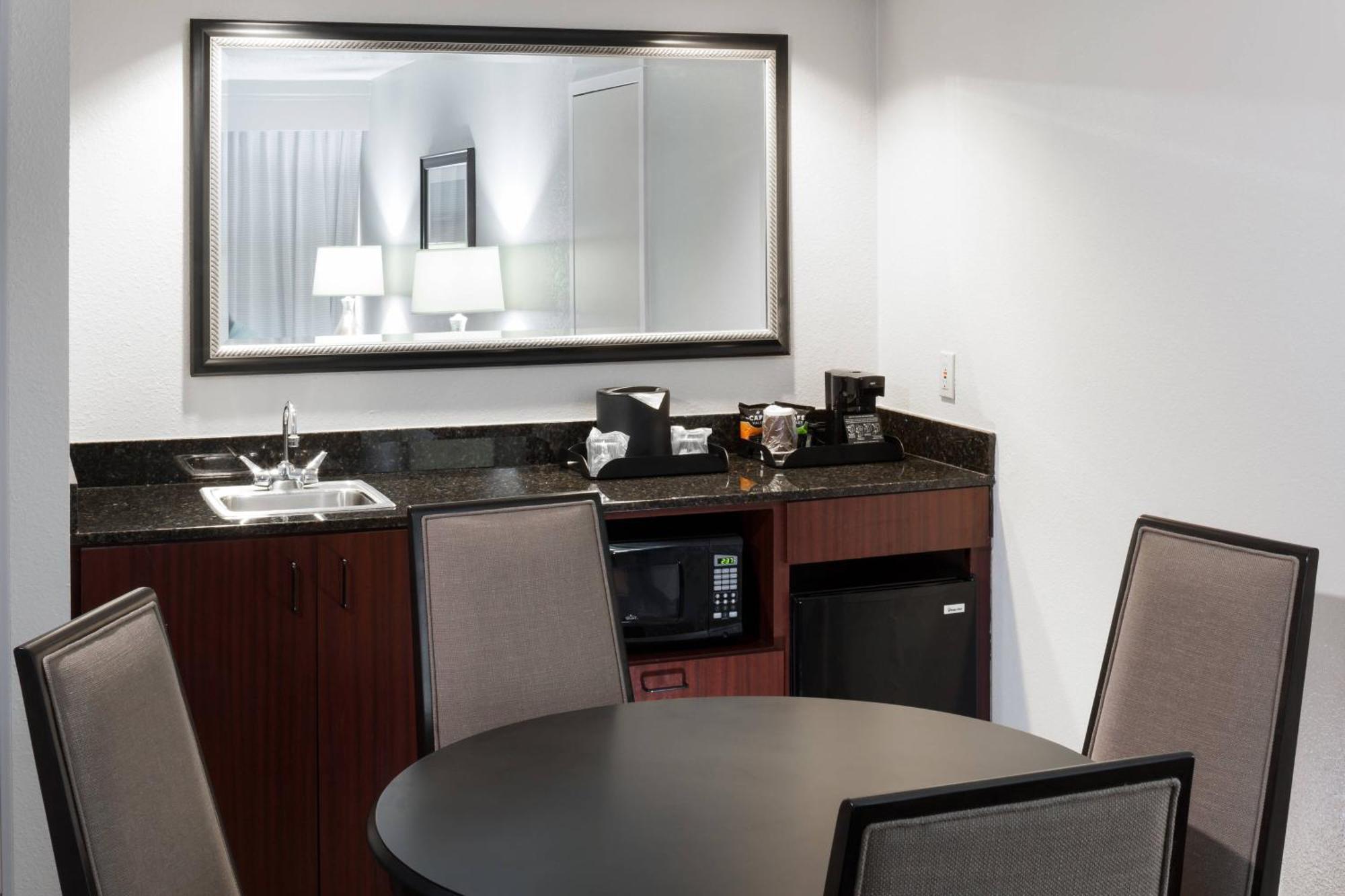 Courtyard By Marriott Waco Hotel Bagian luar foto